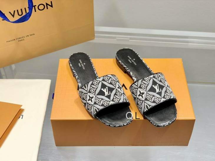 Picture of Louis Vuitton Slippers _SKULVsz34-41LL0103479